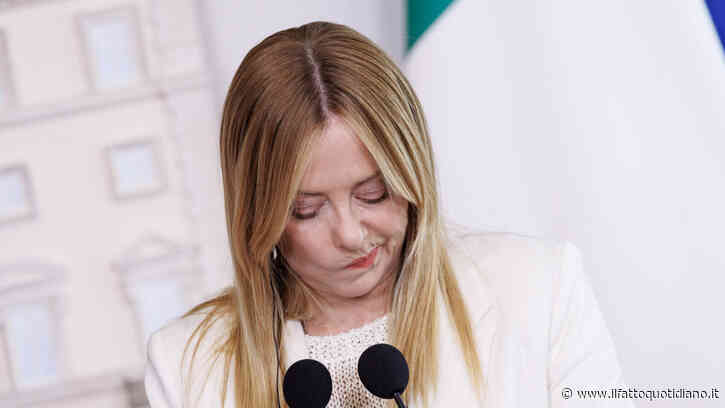 Meloni si auto-incensa sull’economia: “L’Italia tiene, dati incoraggianti”. E il debito è ancora “colpa del Superbonus”