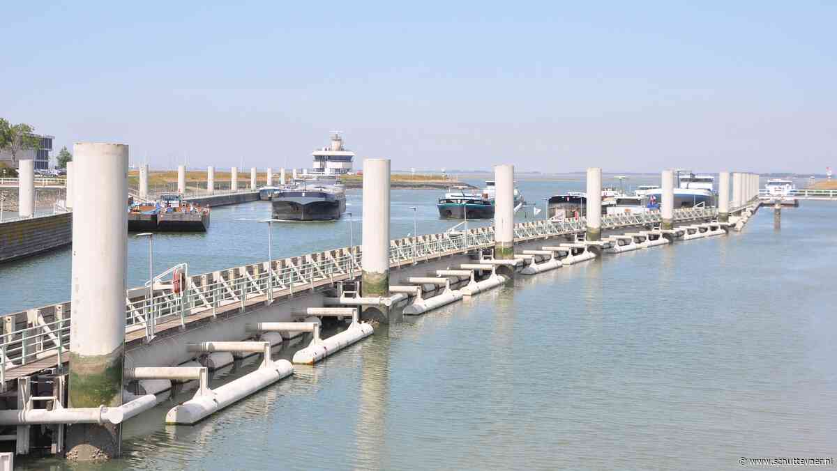 Westsluis Terneuzen nu volledig gestremd door aanhoudende droogte