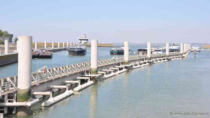 Westsluis Terneuzen nu volledig gestremd door aanhoudende droogte