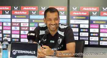 Van Bronckhorst onthult drie vice-captains na Valente: 'Dan heb je een scoop'