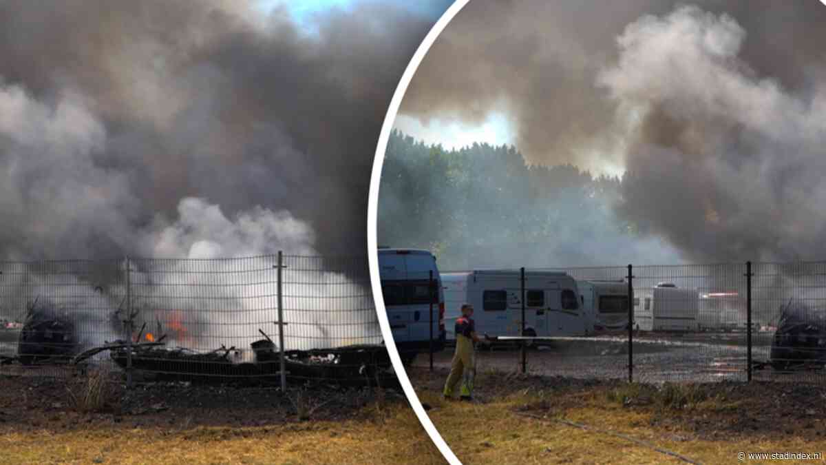 Grote brand bij camperbedrijf Almere: meerdere campers en caravans verwoest