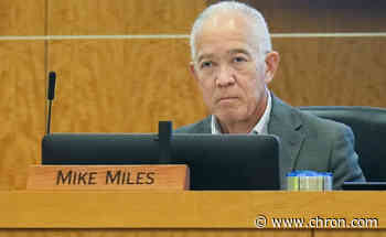 Mike Miles in line for $231K bonus as 4 HISD schools get F grades