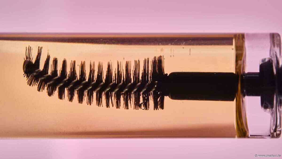 Warum Experten vor Hormonen in Wimpernserum warnen und Schwangere es nicht nutzen sollten