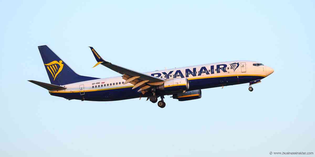 An airline passenger almost got sucked out of the plane. A new report shows how it happened.
