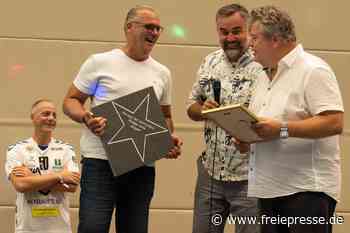 100 Jahre Handball in Aue: Ehrennadel hebt Rüdiger Jurke wenig an