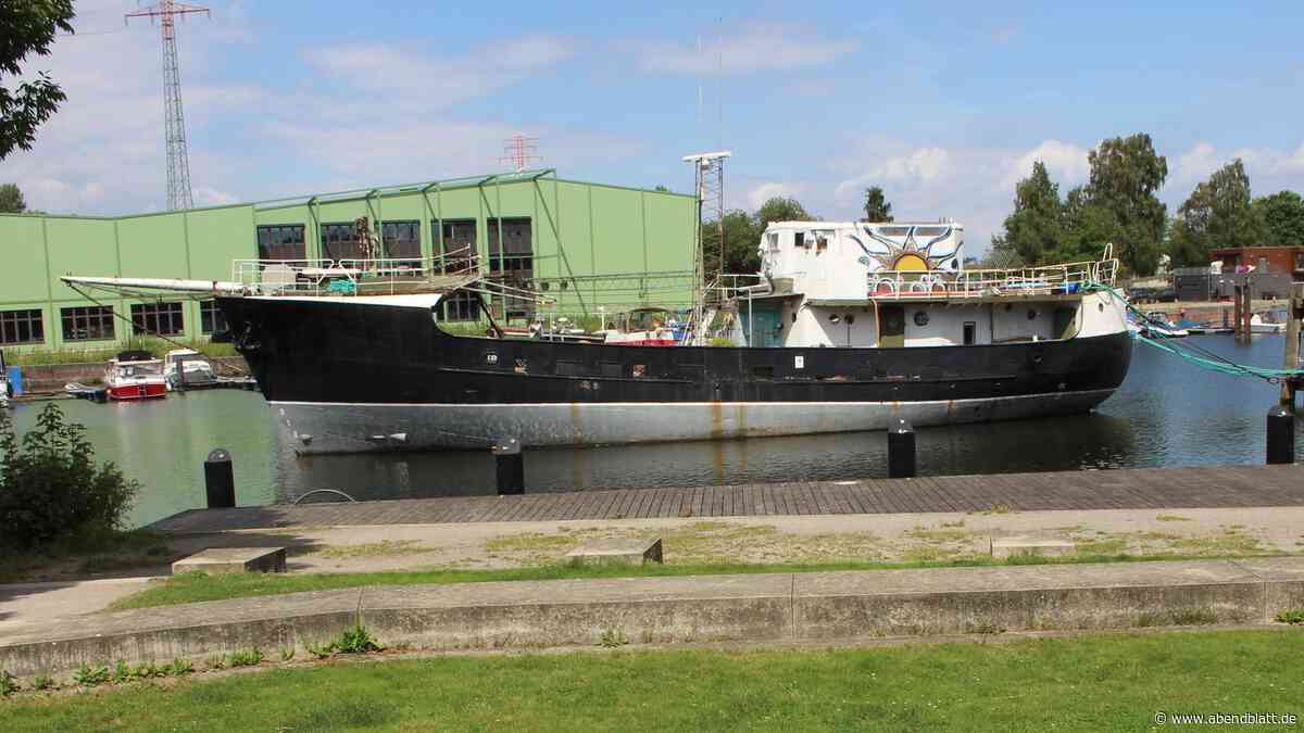 Gestrandet im Harburger Hafen: Dieser DDR-Kutter rostet vor sich hin
