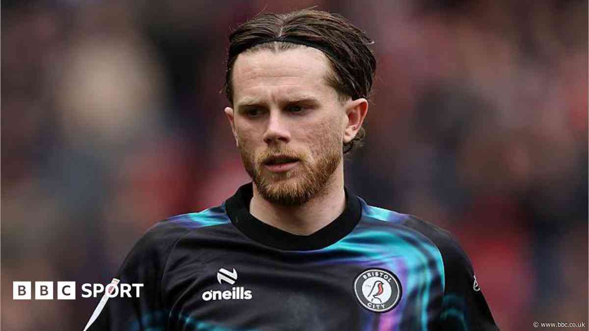 Birmingham sign midfielder Bird from Bristol City