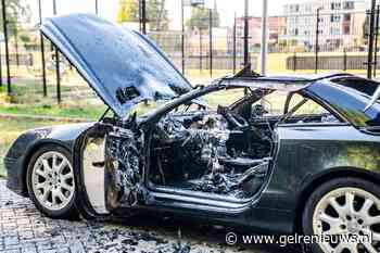 Rook uit dashboard gevolgd door uitslaande brand