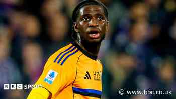 Bolton sign Villa winger Iling-Junior on loan