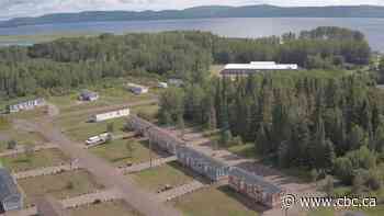 More than 800 people remain displaced by wildfires in northwestern Ontario