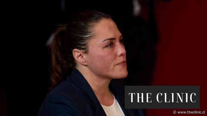 Entre lágrimas y con los colores de la bandera: así es como Natalia Duco se despidió de La Moneda