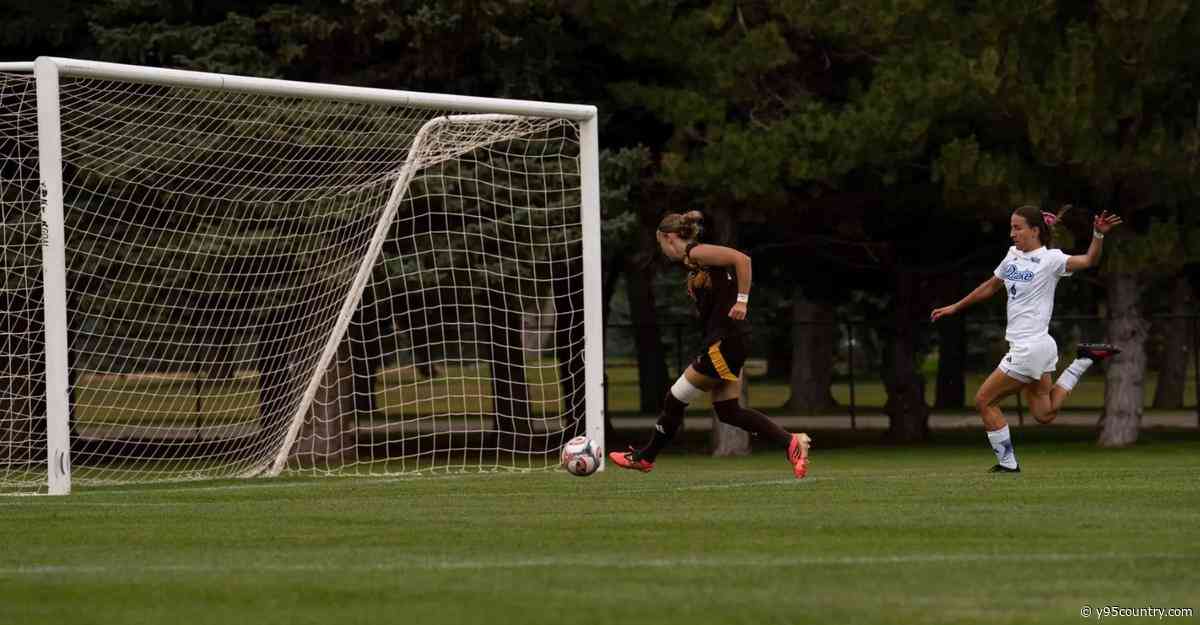 Alyssa Glover Nets Game-Winner With 14 Ticks Remaining