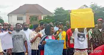 Youths protest EFCC midnight raids in Delta, petition Oborevwori