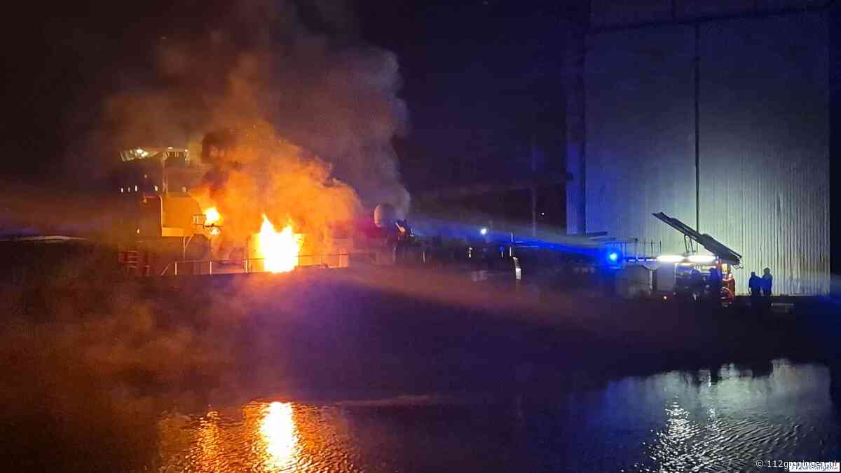 Binnenvaartschip(Kajuit) twee keer in brand bij Waterhuizen