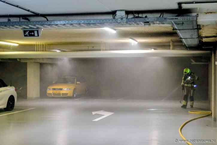 Autobrand zorgt voor veel rook in parkeergarage onder zorgcomplex