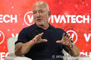 Liverpool anuncia que Jeff Bezos es uno de sus nuevos inversores