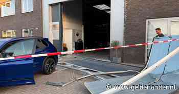 Autodieven rammen roldeur uit autobedrijf in Ooij en stelen twee Audi RS3’s