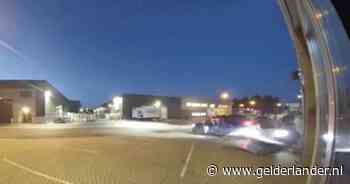 Autodieven rammen roldeur uit autobedrijf in Ooij en stelen twee Audi RS3’s