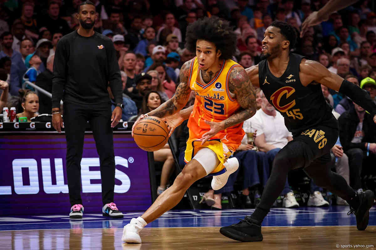 Cavs trade Dennis Schroder to Hornets for Tre Mann