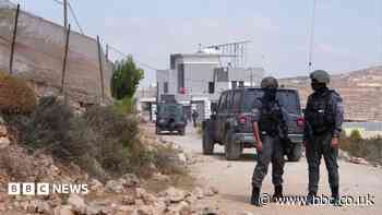 Activists try to deliver aid to Palestinians in homes besieged by Israeli settlers
