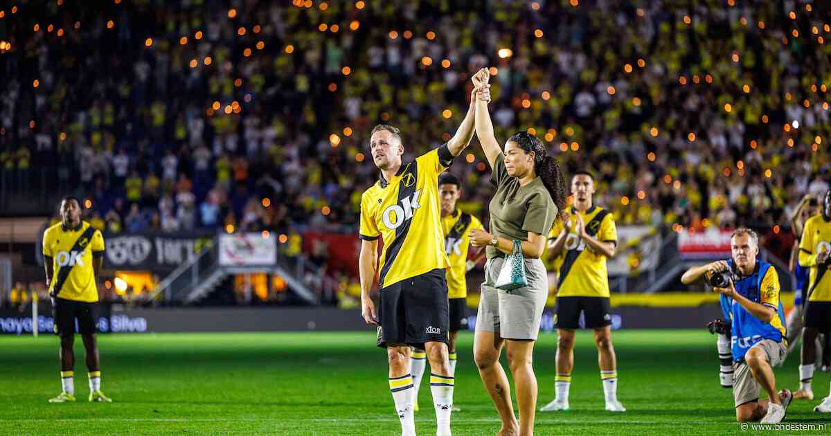Kippenvelmoment: Rat Verlegh Stadion verandert in sterrenzee voor Mats Seuntjens en zijn vriendin