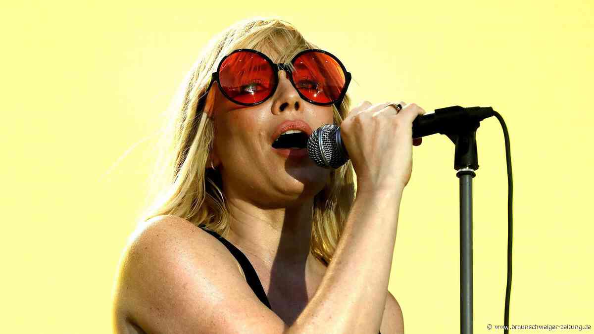 Pop-Lady in der Autostadt – 53 schöne Fotos von Natasha Bedingfield und ihren Fans