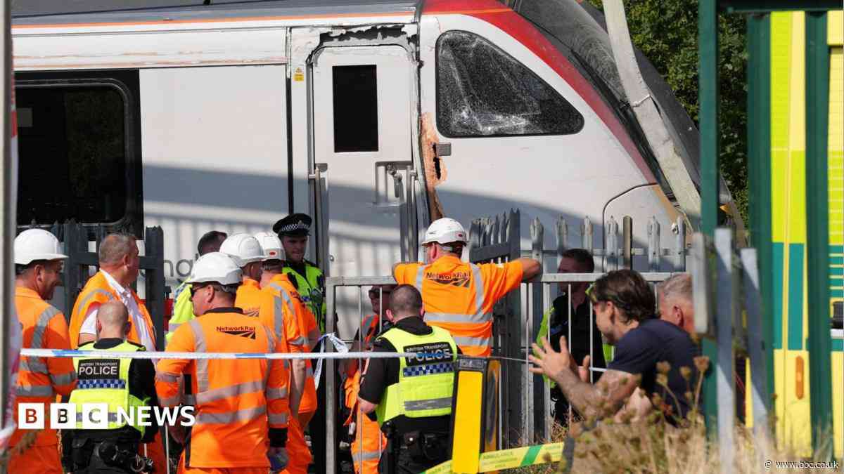 Derailed Essex train leads to travel chaos