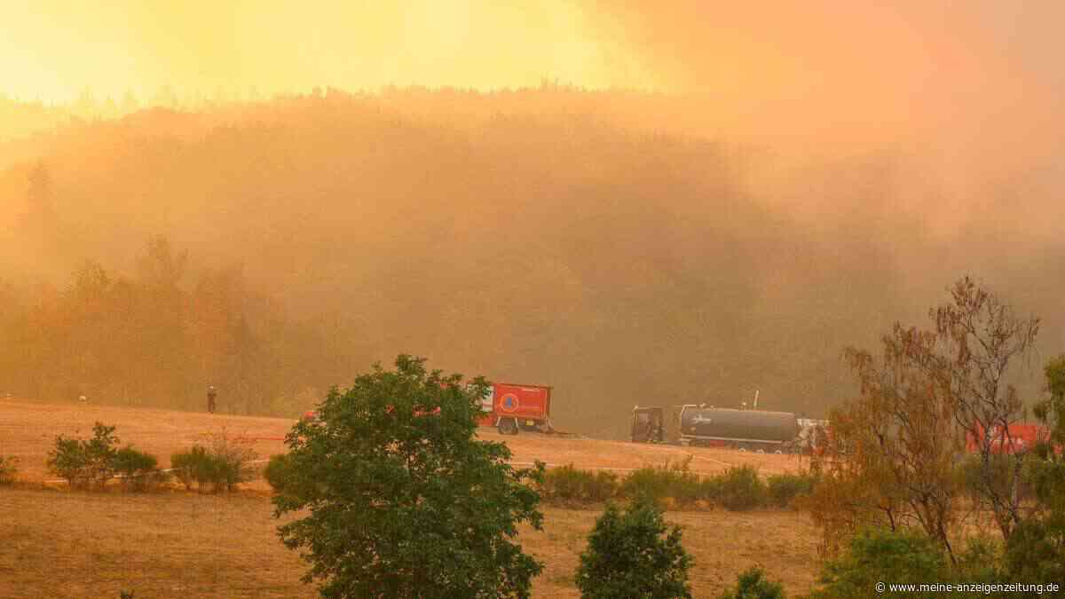 Größter Waldbrand in NRW jemals wandert in Richtung Ortschaft - Karte zeigt Ausmaß