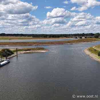 Nog nooit stroomde er zo weinig water door de IJssel: 'Ligt er lusteloos bij'