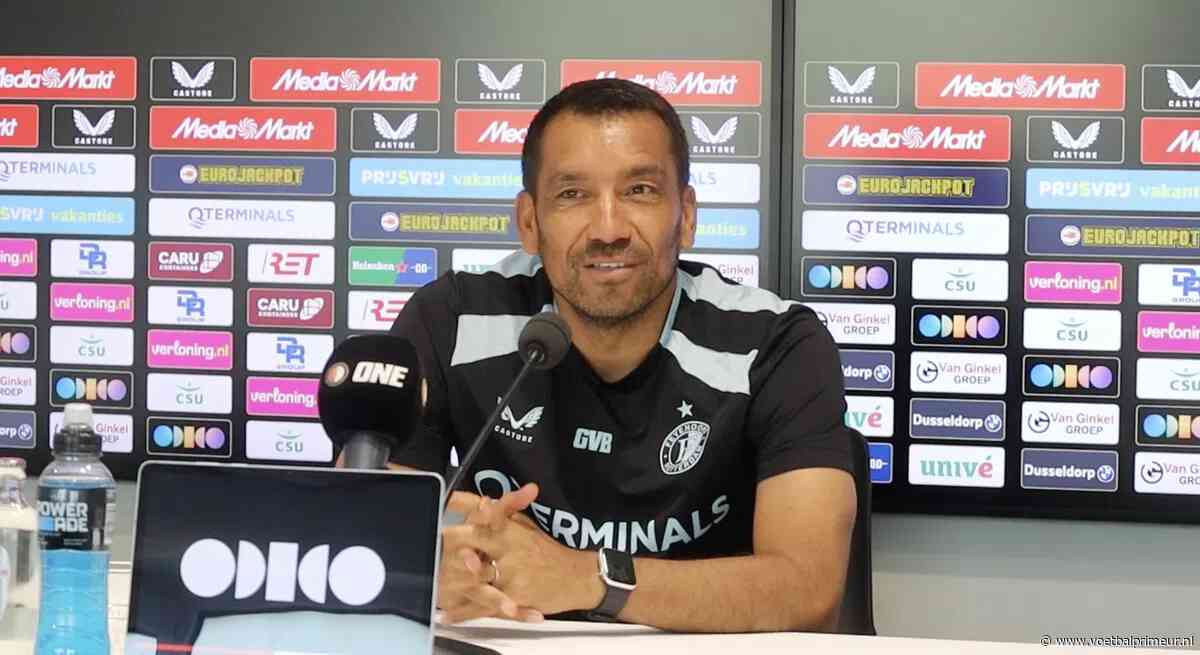 Van Bronckhorst 'verrast' door aanstelling Xavi: 'Wel even contact met hem gehad'