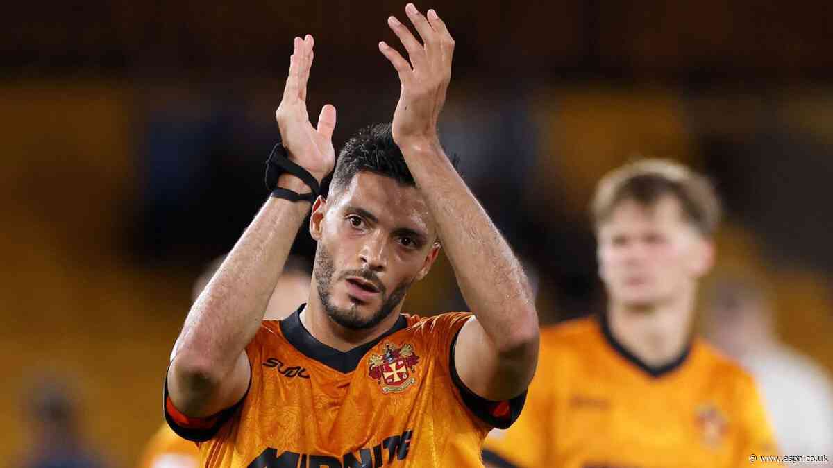 Jiménez gives Wolves late draw in hero's return
