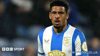 Huddersfield midfielder McGuane suffers ACL injury