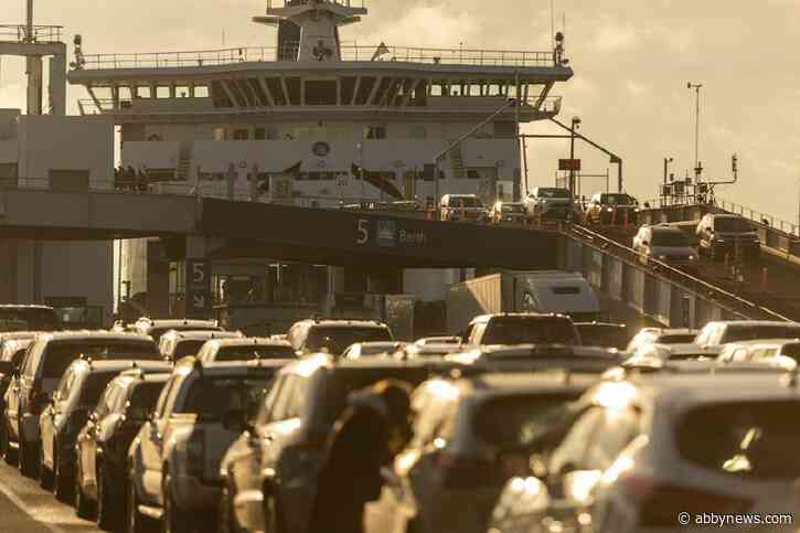 BC Ferries backlog seeps into Saturday for drivers headed to Victoria, Nanaimo