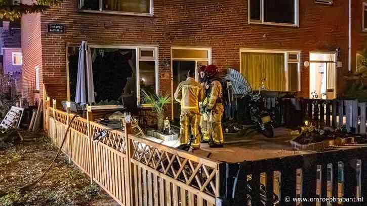 Felle brand verwoest huis in Helmond, ruiten gesprongen door de hitte