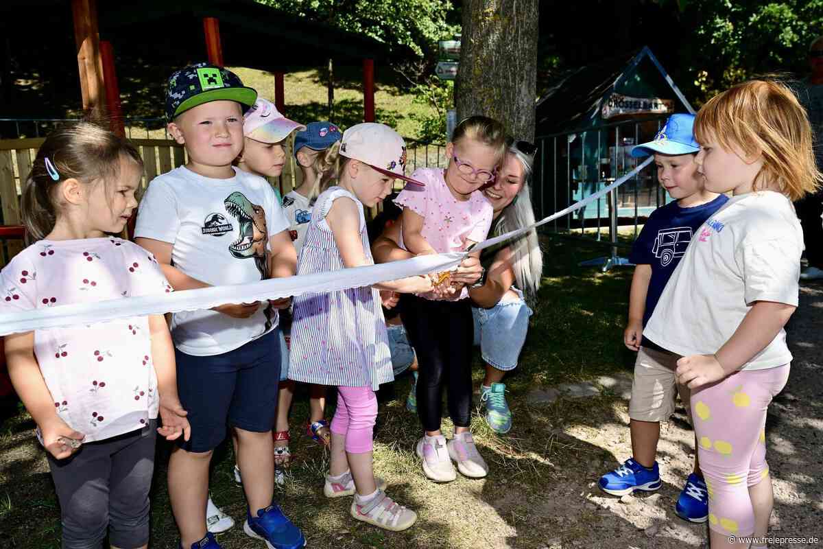 Feierlich eingeweiht: Auf diesem Spielplatz im Erzgebirge werden Kleinkinder glücklich