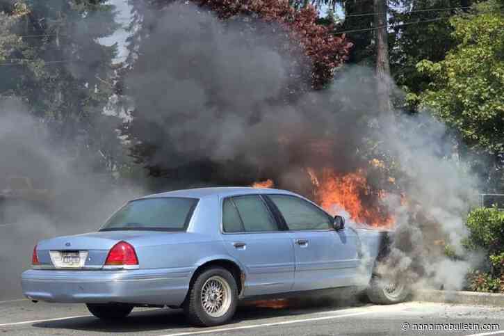 Parksville firefighters put out vehicle blaze in parking lot of city shopping centre