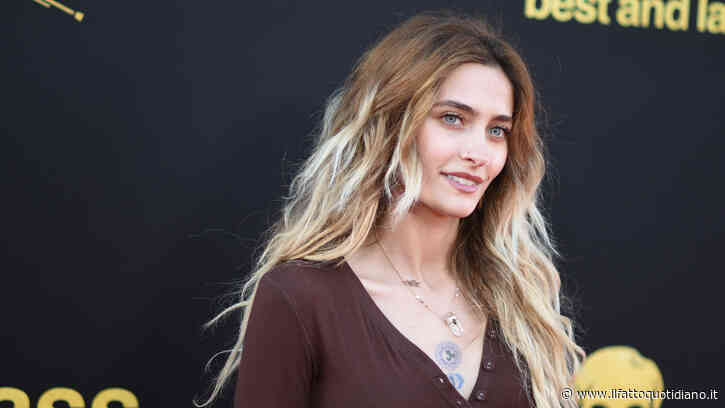 “Al funerale di mio padre Michael nessuno dei figli si è mosso per parlare, quindi ho detto ‘Fancu*o, ci penso io’. Non sono mai riuscita a riguardare quel momento”: parla Paris Jackson