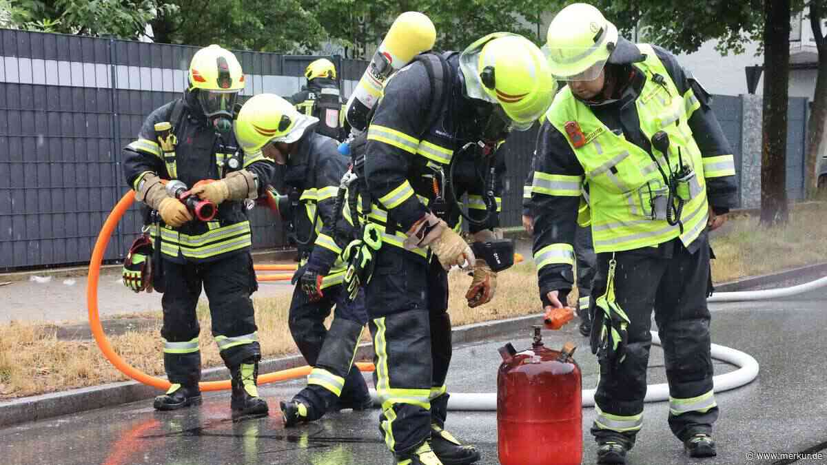 Feuer bricht in Wohnhaus aus: Mädchen (4) kommt ums Leben