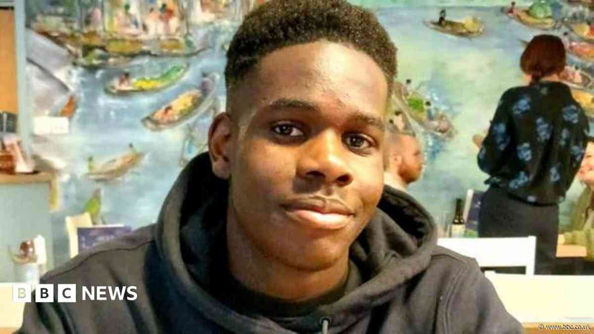 Murder-accused 'wanted to scare away' teen, jury told
