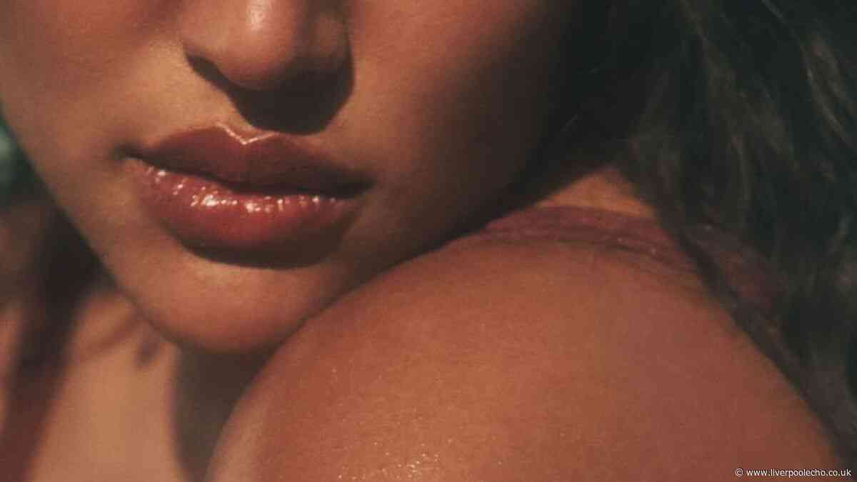 Holiday-goers love 'beautiful' body oil that 'doesn't transfer' and 'lasts all day'