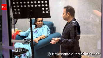 Asha Bhosle's pic with Rahman from her final recording surfaces online