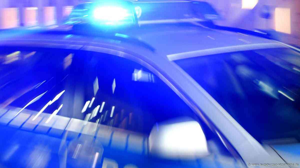 Unfallflucht in Neuburg: Parkendes Auto wird beschädigt und Fahrer flüchtet