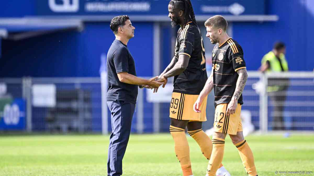 Tolu Arokodare geniet bij Ajax van ’niet geweldig’ Engels Míchel: ’Maar dat doet hij in het Spaans’