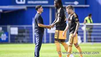 Tolu Arokodare geniet bij Ajax van ’niet geweldig’ Engels Míchel: ’Maar dat doet hij in het Spaans’