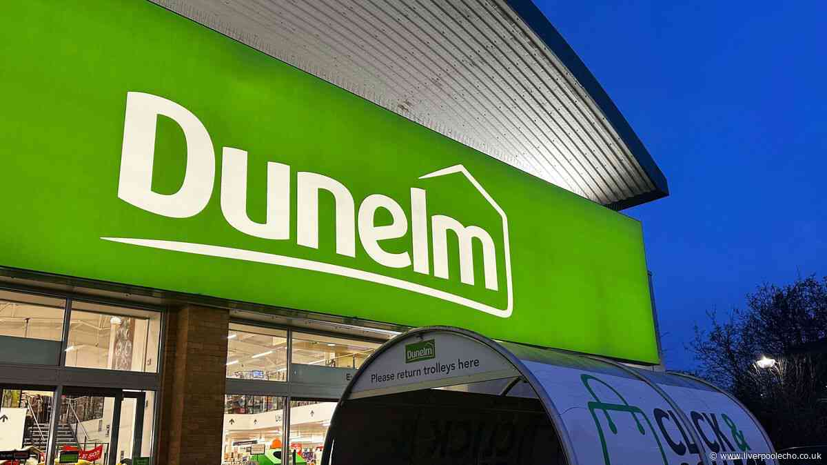 'Viral' Dunelm £17.50 travel bag keeps clothes crease-free with clever design