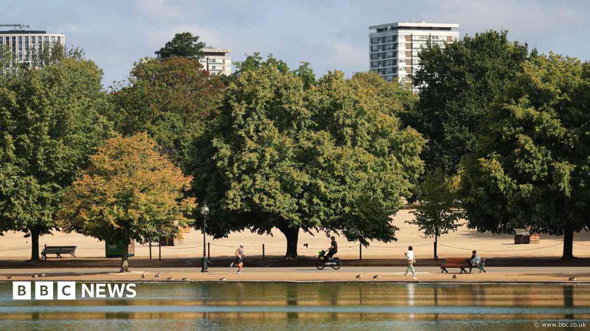 Royal Parks gardeners to strike over pay