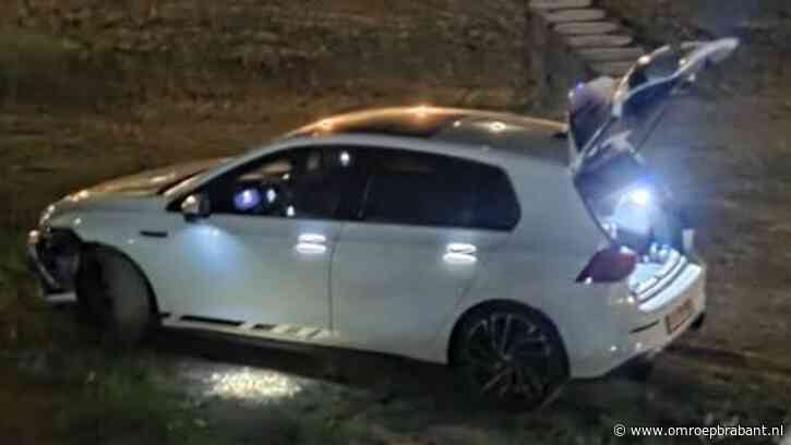 Automobilist rijdt met 150 kilometer per uur door woonwijk en crasht