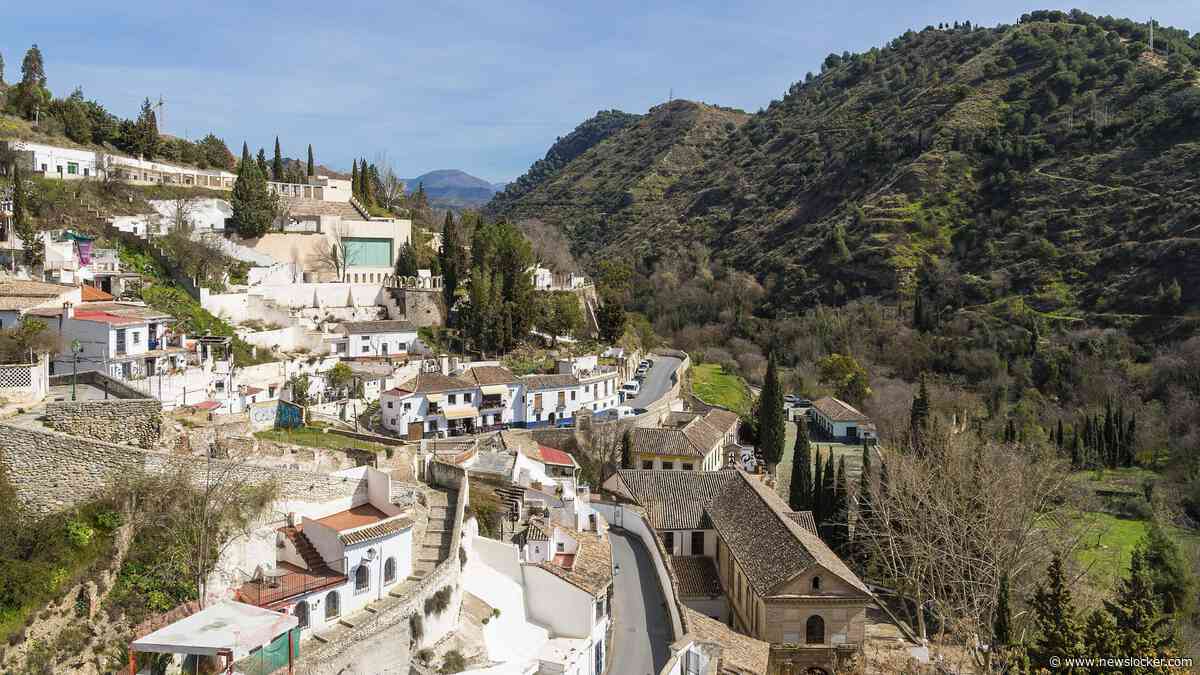 Spaanse stad Granada opgeschrikt door aardbeving, schade aan gebouwen en voertuigen