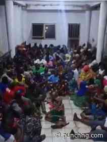 (VIDEO) Osun poll: Police confront lawmaker over gathering of voters in residence