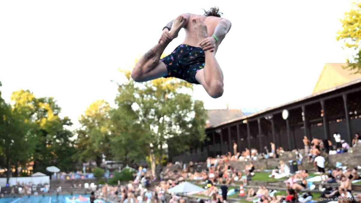So geht Poolparty! Arschbomben, Flamingos und ganz viel „Splash“
